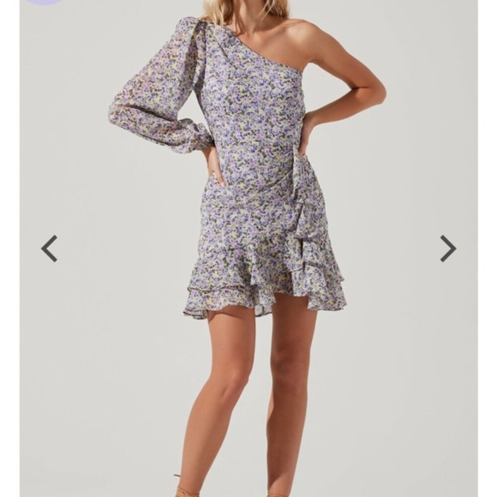 Astr One Shoulder Long Sleeve Dress Tiered Medium Lavender Floral
